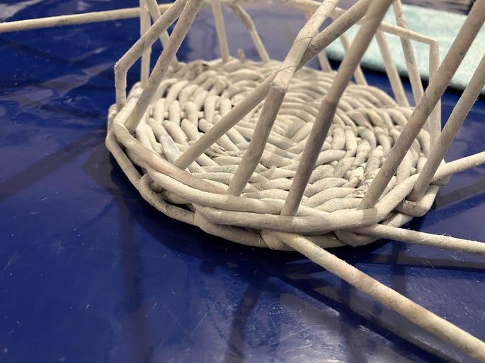 用旧报纸做手工编织篮子教程，简单易学环保又实用-第38张图片-趣作屋