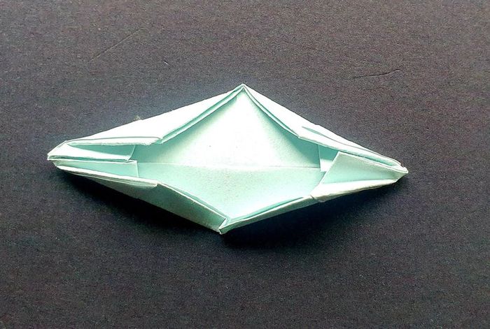 超简单折纸船教程:教你用方形纸折出实用小船-第12张图片-趣作屋 超简单折纸船教程:教你用方形纸折出实用小船-第12张图片-趣作屋