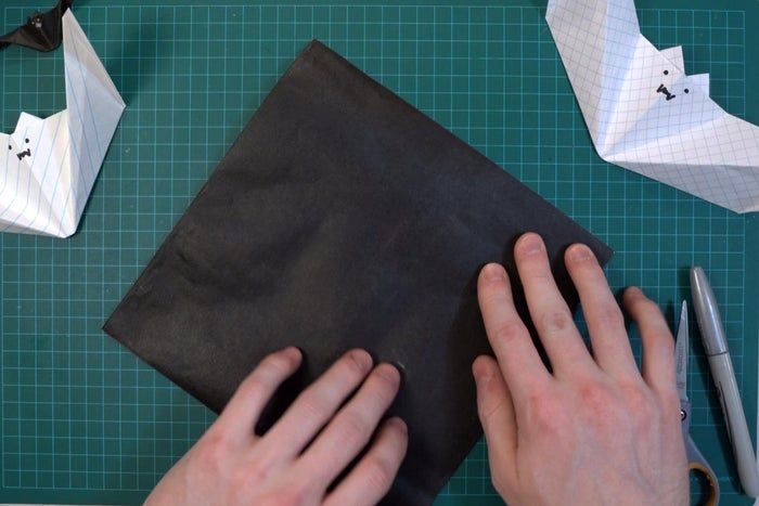 超简单折纸蝙蝠教程,万圣节装饰轻松做-第3张图片-趣作屋 超简单折纸蝙蝠教程,万圣节装饰轻松做-第3张图片-趣作屋