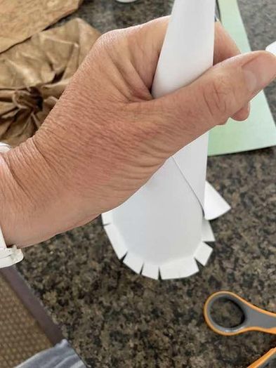 超简单！用纸袋手工制作可爱女巫帽教程-第8张图片-趣作屋