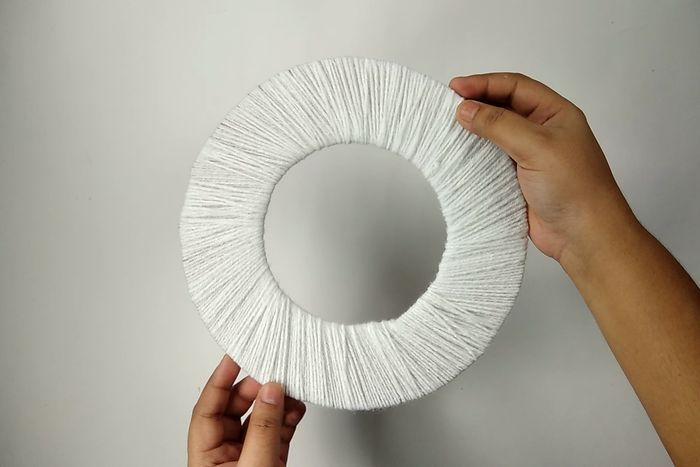 用回收材料做墙面挂饰，超简单纸艺卷手工教程-第7张图片-趣作屋