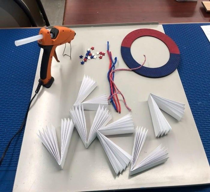 超简单爱国主题花环手工制作教程-第6张图片-趣作屋 超简单爱国主题花环手工制作教程-第6张图片-趣作屋