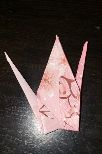 超简单千纸鹤折法教程,一学就会的手工折纸指南-第13张图片-趣作屋