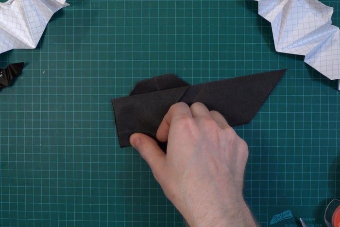 超简单折纸蝙蝠教程,万圣节装饰轻松做-第17张图片-趣作屋 超简单折纸蝙蝠教程,万圣节装饰轻松做-第17张图片-趣作屋