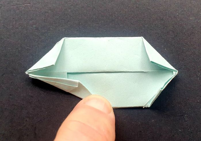 超简单折纸船教程:教你用方形纸折出实用小船-第11张图片-趣作屋 超简单折纸船教程:教你用方形纸折出实用小船-第11张图片-趣作屋