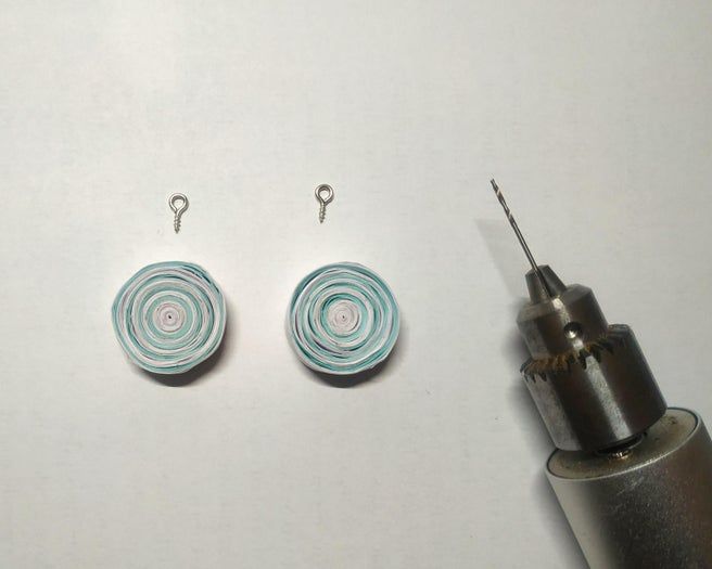 用纸做手工耳环的简单方法-第5张图片-趣作屋