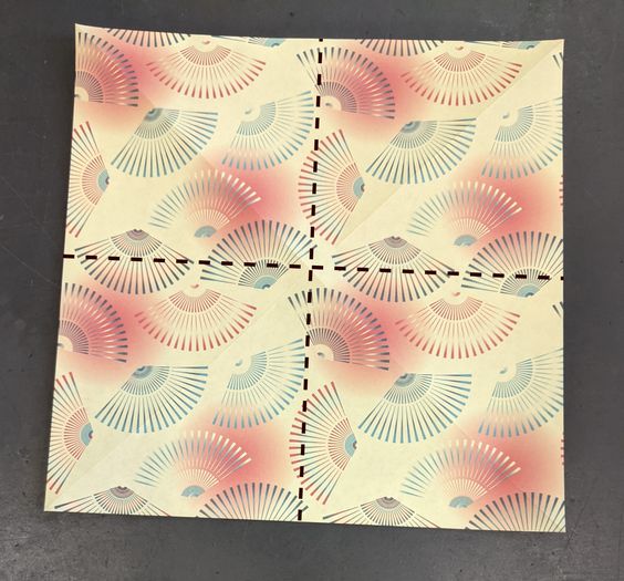 超简单折纸龙教程,一张纸就能搞定!-第4张图片-趣作屋 超简单折纸龙教程,一张纸就能搞定!-第4张图片-趣作屋