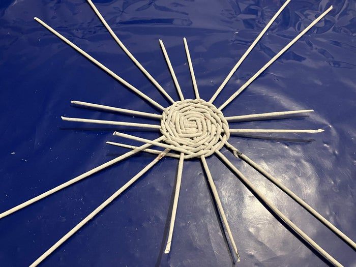 用旧报纸做手工编织篮子教程，简单易学环保又实用-第29张图片-趣作屋