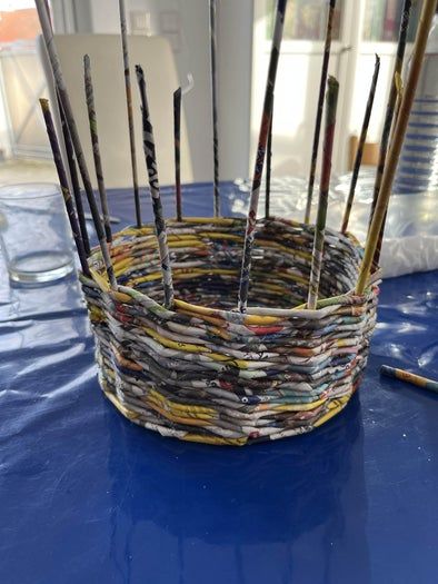 用旧报纸做手工编织篮子教程，简单易学环保又实用-第12张图片-趣作屋