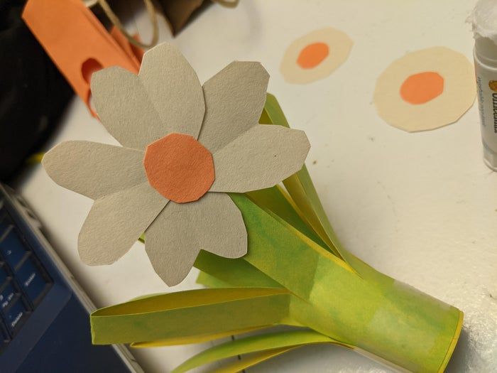 低成本手工制作白色纸花教程,轻松打造创意花束-第19张图片-趣作屋 低成本手工制作白色纸花教程,轻松打造创意花束-第19张图片-趣作屋