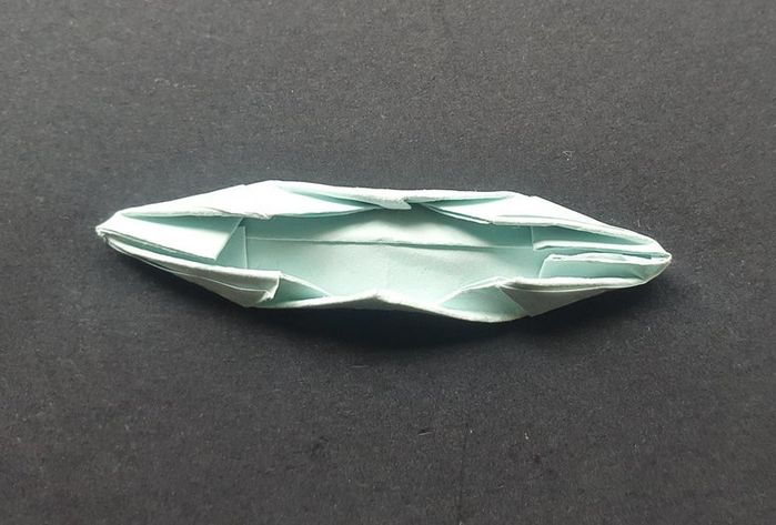 超简单折纸船教程:教你用方形纸折出实用小船-第13张图片-趣作屋 超简单折纸船教程:教你用方形纸折出实用小船-第13张图片-趣作屋