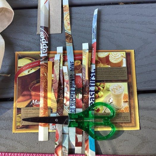 用旧报纸杂志DIY彩色字母手工教程-第12张图片-趣作屋 用旧报纸杂志DIY彩色字母手工教程-第12张图片-趣作屋