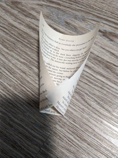 旧书DIY复古风装饰花环教程-第9张图片-趣作屋 旧书DIY复古风装饰花环教程-第9张图片-趣作屋