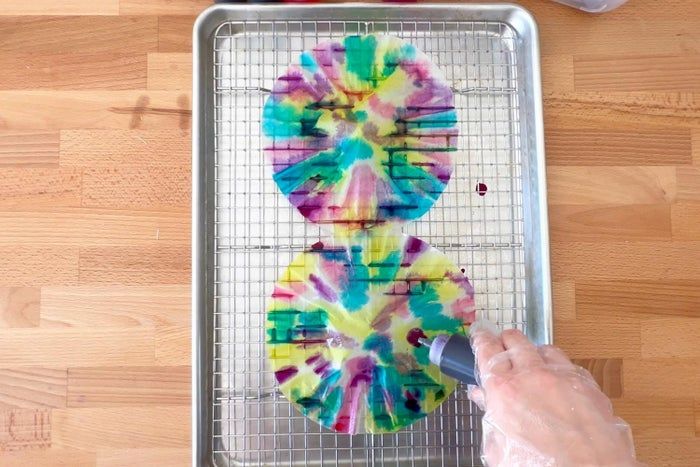 亲子手工DIY:轻松制作彩色扎染纸蝴蝶-第3张图片-趣作屋 亲子手工DIY:轻松制作彩色扎染纸蝴蝶-第3张图片-趣作屋