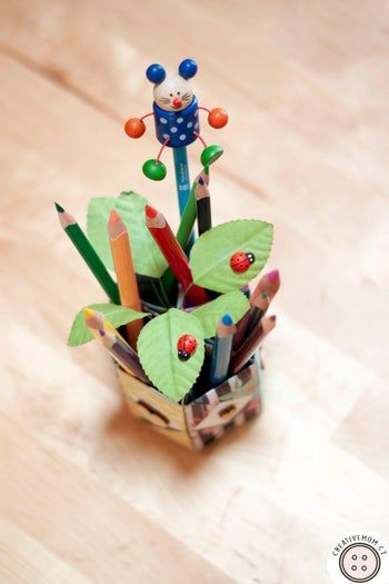 手工折纸铅笔筒教程:6岁宝宝也能做的可爱文具DIY-第3张图片-趣作屋 手工折纸铅笔筒教程:6岁宝宝也能做的可爱文具DIY-第3张图片-趣作屋