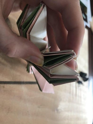 零基础也能轻松折出莲花折纸变体,附详细步骤与创意装饰-第17张图片-趣作屋 零基础也能轻松折出莲花折纸变体,附详细步骤与创意装饰-第17张图片-趣作屋