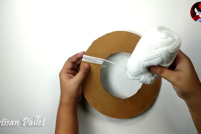 用回收材料做墙面挂饰，超简单纸艺卷手工教程-第6张图片-趣作屋