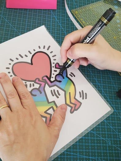 亲子手工魔术道具制作教程：让黑白画变彩色的魔法小技巧-第6张图片-趣作屋