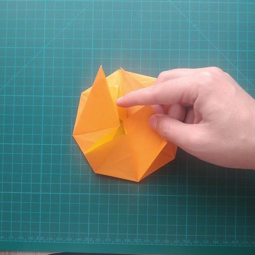 手工折纸教程：用20厘米彩纸折出π符号硬币折纸-第34张图片-趣作屋