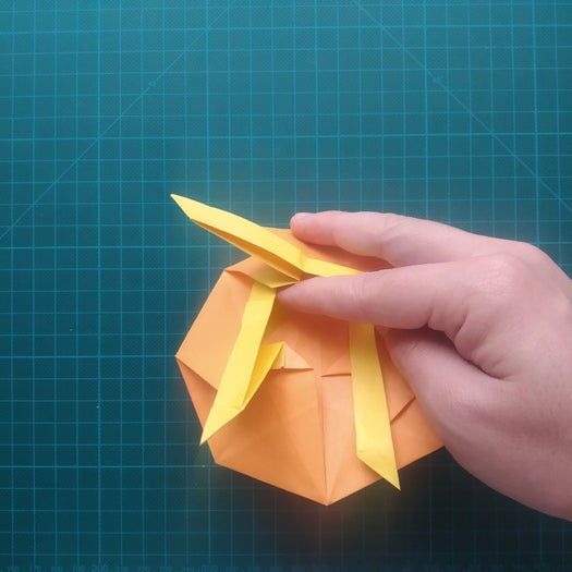 手工折纸教程：用20厘米彩纸折出π符号硬币折纸-第82张图片-趣作屋