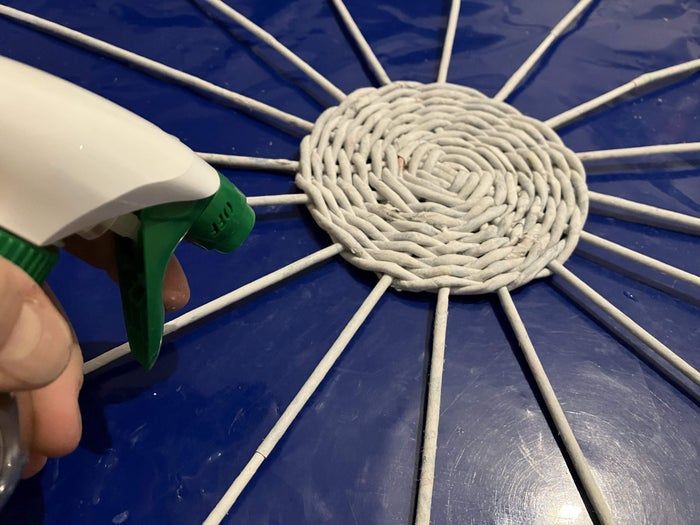 用旧报纸做手工编织篮子教程，简单易学环保又实用-第31张图片-趣作屋