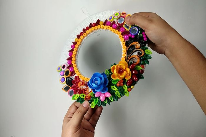 用回收材料做墙面挂饰，超简单纸艺卷手工教程-第24张图片-趣作屋