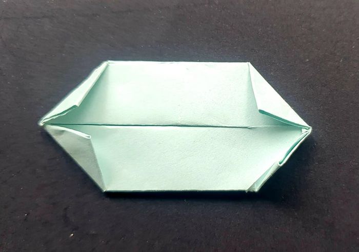 超简单折纸船教程:教你用方形纸折出实用小船-第10张图片-趣作屋 超简单折纸船教程:教你用方形纸折出实用小船-第10张图片-趣作屋