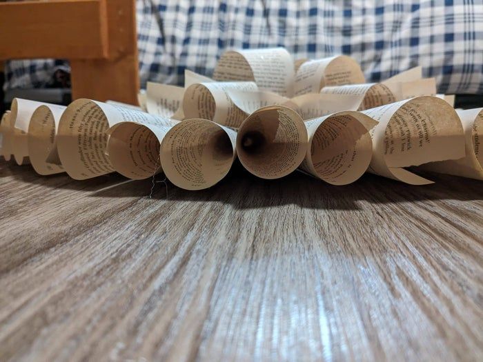 旧书DIY复古风装饰花环教程-第12张图片-趣作屋 旧书DIY复古风装饰花环教程-第12张图片-趣作屋