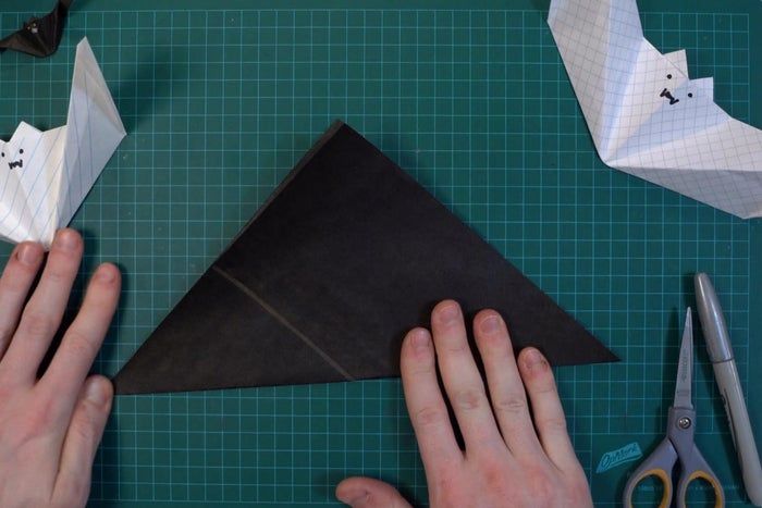 超简单折纸蝙蝠教程,万圣节装饰轻松做-第4张图片-趣作屋 超简单折纸蝙蝠教程,万圣节装饰轻松做-第4张图片-趣作屋