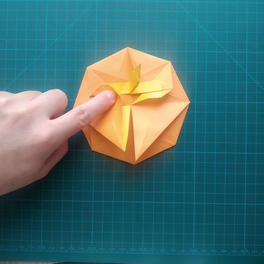 手工折纸教程：用20厘米彩纸折出π符号硬币折纸-第58张图片-趣作屋