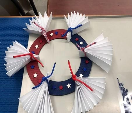 超简单爱国主题花环手工制作教程-第9张图片-趣作屋 超简单爱国主题花环手工制作教程-第9张图片-趣作屋