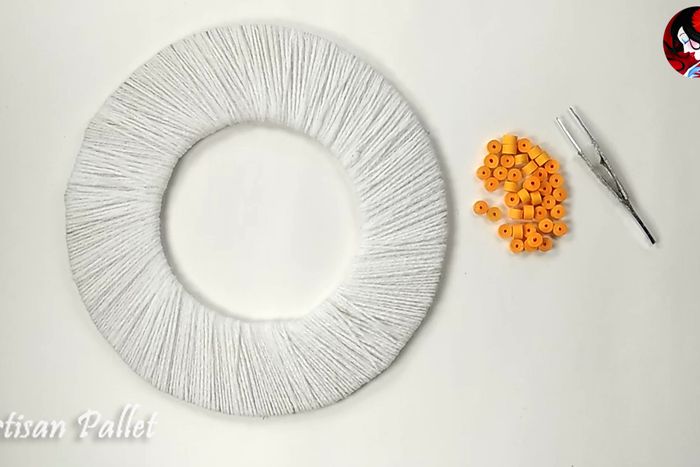 用回收材料做墙面挂饰，超简单纸艺卷手工教程-第9张图片-趣作屋