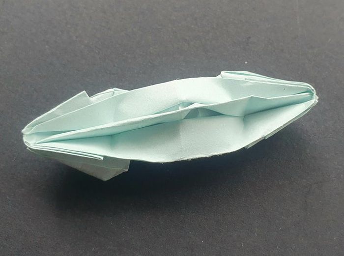 超简单折纸船教程:教你用方形纸折出实用小船-第16张图片-趣作屋 超简单折纸船教程:教你用方形纸折出实用小船-第16张图片-趣作屋