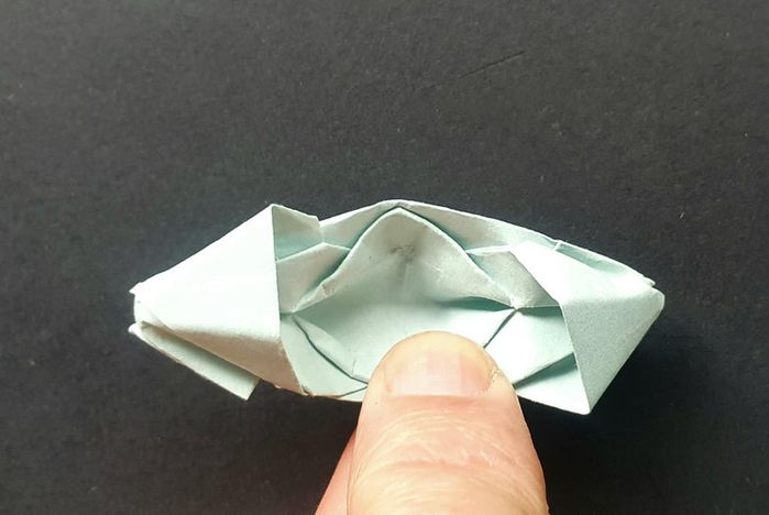 超简单折纸船教程:教你用方形纸折出实用小船-第17张图片-趣作屋 超简单折纸船教程:教你用方形纸折出实用小船-第17张图片-趣作屋