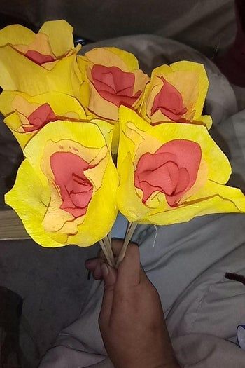 彩虹玫瑰花手工制作教程，用皱纹纸轻松DIY-第9张图片-趣作屋