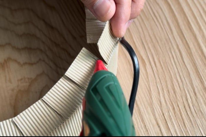 超简单!用纸手工制作宇航员头盔教程-第7张图片-趣作屋 超简单!用纸手工制作宇航员头盔教程-第7张图片-趣作屋