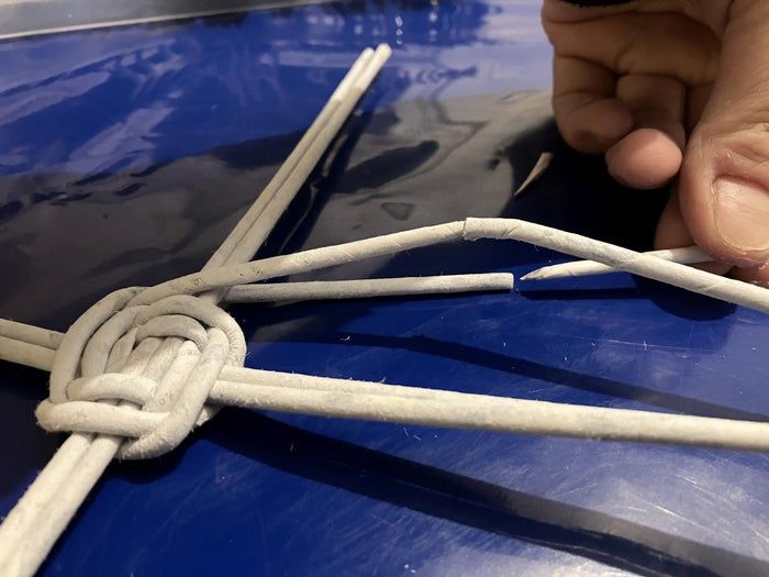 用旧报纸做手工编织篮子教程，简单易学环保又实用-第22张图片-趣作屋