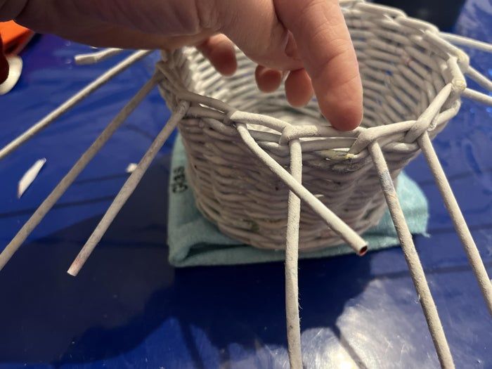 用旧报纸做手工编织篮子教程，简单易学环保又实用-第46张图片-趣作屋