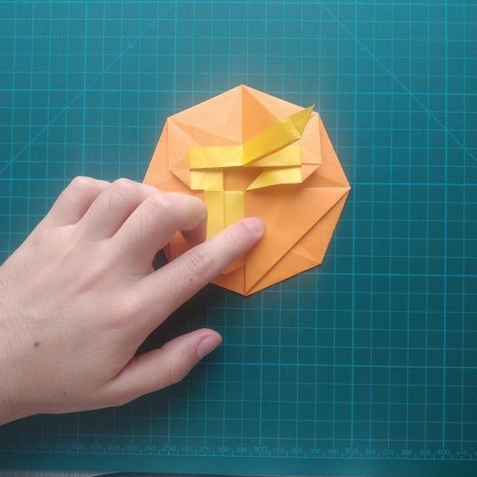 手工折纸教程：用20厘米彩纸折出π符号硬币折纸-第63张图片-趣作屋