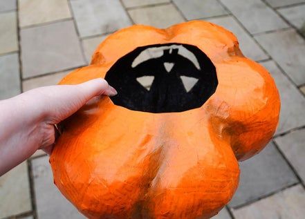 低成本手工制作万圣节南瓜灯教程-第25张图片-趣作屋 低成本手工制作万圣节南瓜灯教程-第25张图片-趣作屋