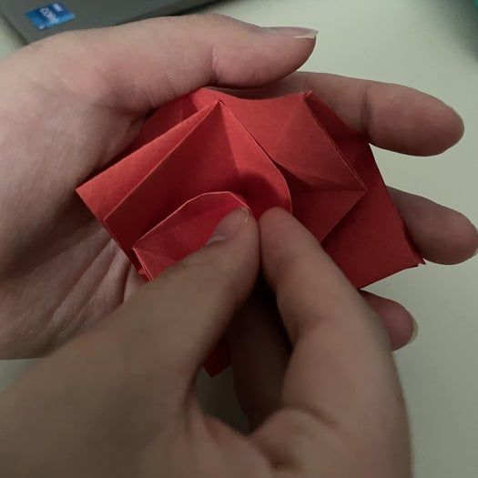 手工折纸玫瑰花教程,简单易学还能永久保存-第22张图片-趣作屋 手工折纸玫瑰花教程,简单易学还能永久保存-第22张图片-趣作屋