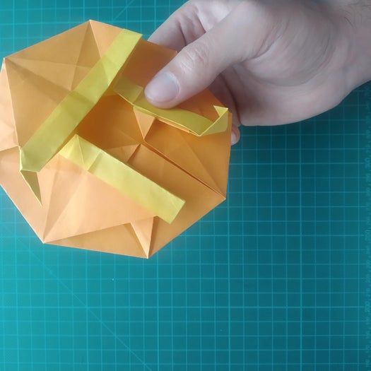 手工折纸教程：用20厘米彩纸折出π符号硬币折纸-第105张图片-趣作屋