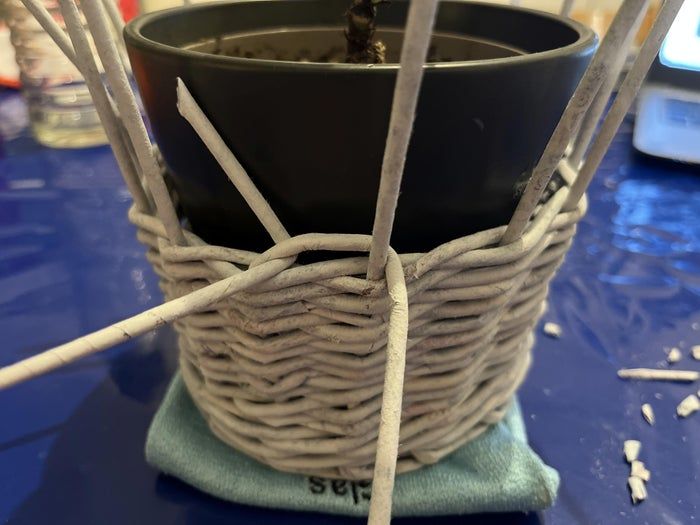 用旧报纸做手工编织篮子教程，简单易学环保又实用-第42张图片-趣作屋