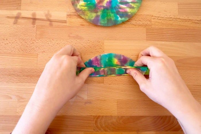 亲子手工DIY:轻松制作彩色扎染纸蝴蝶-第4张图片-趣作屋 亲子手工DIY:轻松制作彩色扎染纸蝴蝶-第4张图片-趣作屋