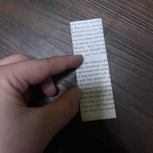 20分钟搞定！用旧书页手工制作纸玫瑰书签教程-第26张图片-趣作屋