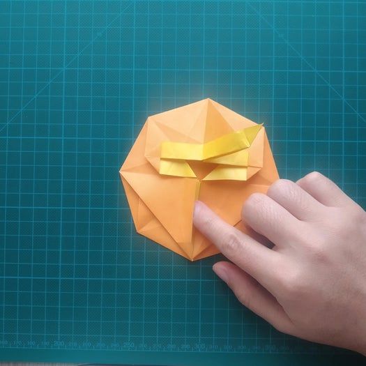 手工折纸教程：用20厘米彩纸折出π符号硬币折纸-第59张图片-趣作屋