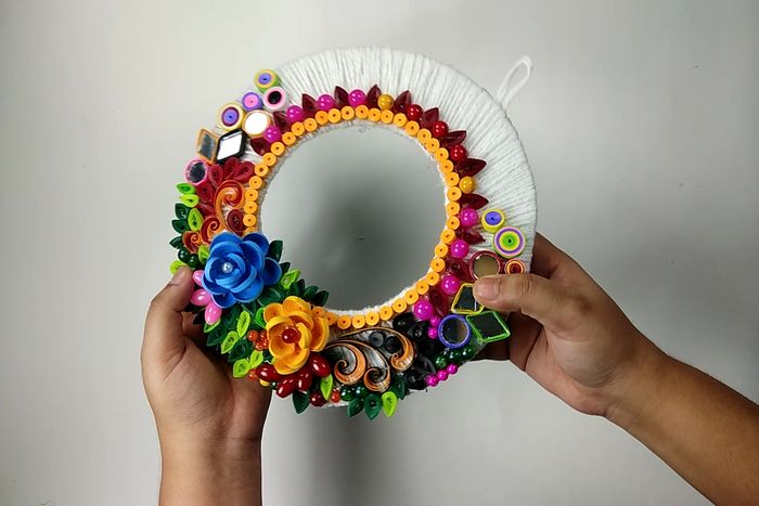 用回收材料做墙面挂饰，超简单纸艺卷手工教程-第23张图片-趣作屋