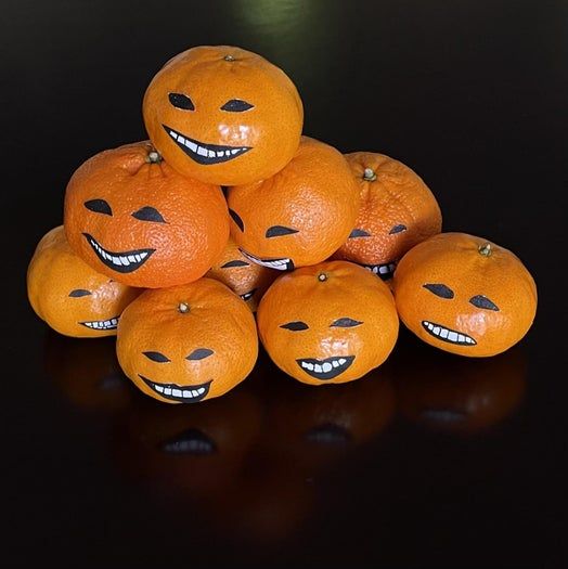 澳洲风情万圣节装饰DIY：用橙子打造特色小怪物-第8张图片-趣作屋