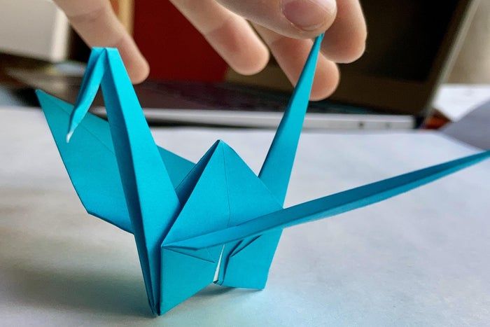 超简单折纸鹤教程，手把手教你DIY纸鸟-第1张图片-趣作屋
