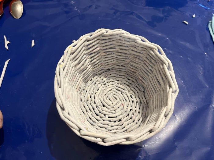 用旧报纸做手工编织篮子教程，简单易学环保又实用-第2张图片-趣作屋